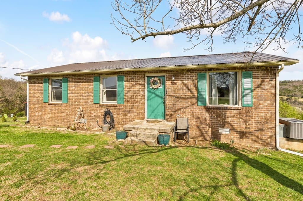 2 bedroom house for sale at 220 W Main St Auburntown - $300,000