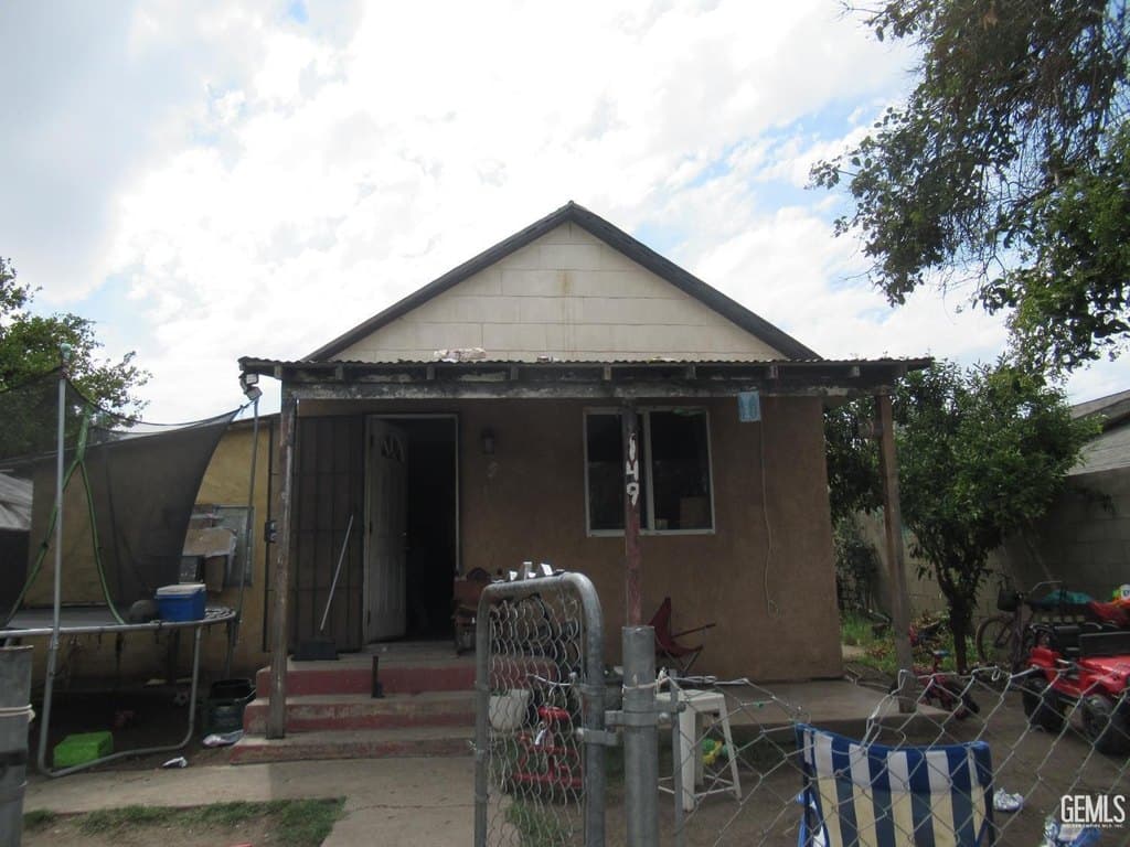 multi-family for sale at 149 E 2nd St Buttonwillow - $164,900