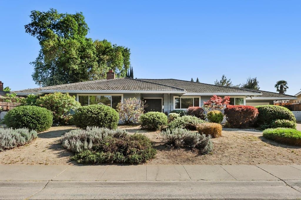 4 bedroom house for sale at 3000 American River Dr Arden-Arcade - $975,000