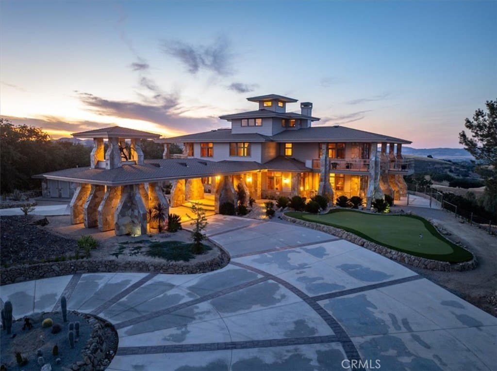 3 bedroom house for sale at 76346 Bryson Hesperia Rd Bradley - $2,799,000