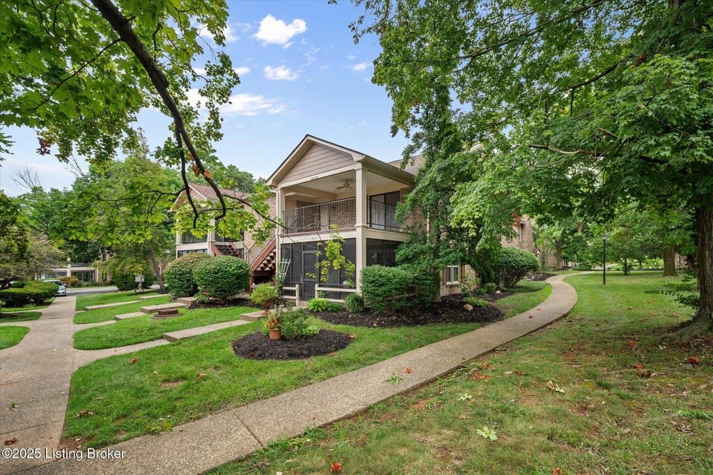 2 bedroom condo for sale at 10339 Shelbyville Rd Blue Ridge Manor - $199,900