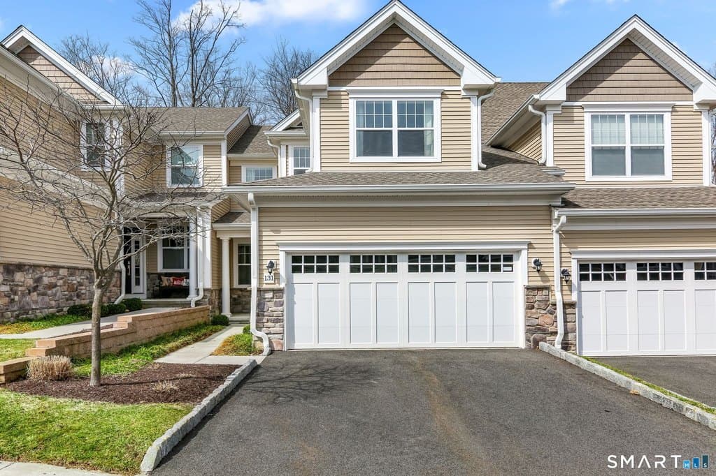 3 bedroom townhouse for sale at 131 Winding Ridge Way Unit 131 Danbury 06810 - $770,000