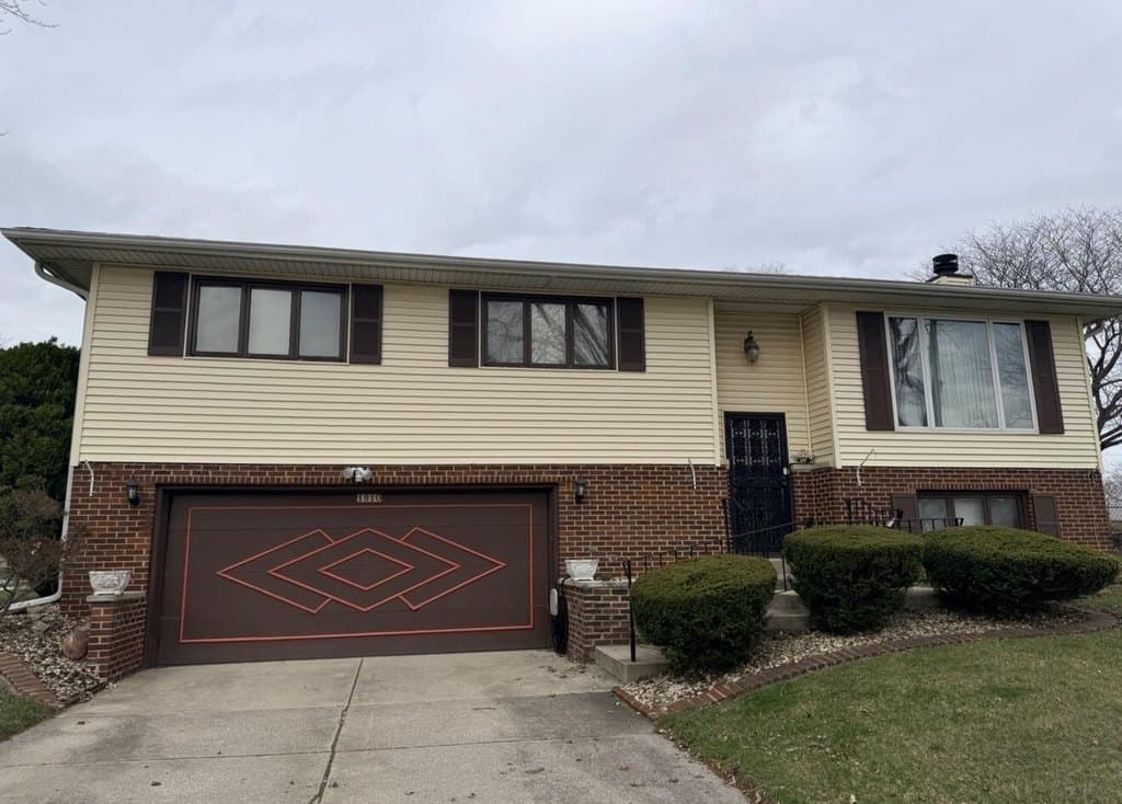 3 bedroom house for sale at 1810 W 95th Ct Crown Point 46307 - $229,900