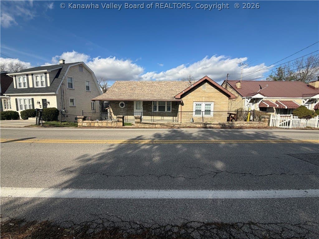 3 bedroom house for sale at 113 Oakwood Rd Charleston 25314 - $124,973