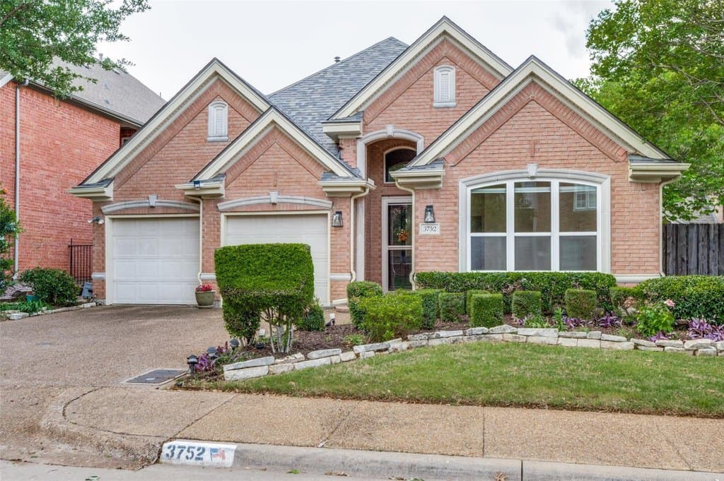 3 bedroom house for sale at 3752 Park Pl Addison - $619,000