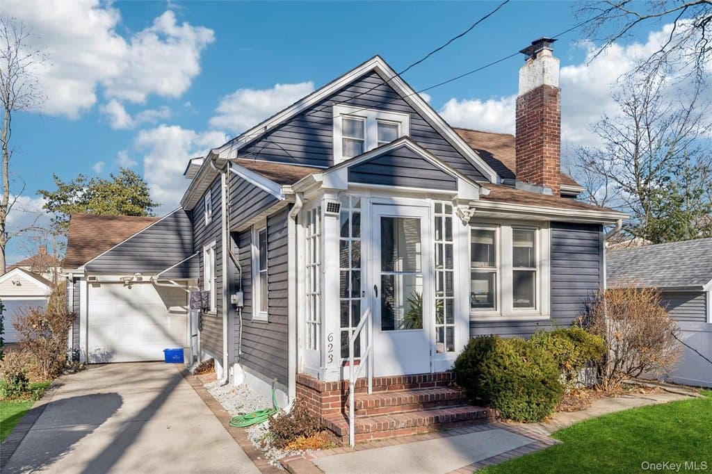 3 bedroom house for sale at 623 Ashland Ave Baldwin - $599,000