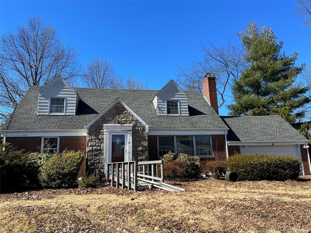 4 bedroom house for sale at 114 Lincoln St Garden City 11530 - $899,000