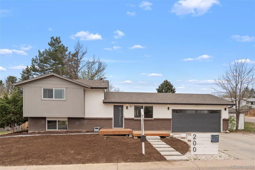 4 bedroom house for sale at 200 Dianna Dr Acres Green - $590,000