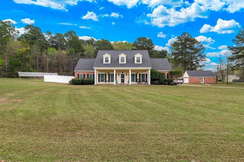4 bedroom house for sale at 405 N Jodie St Blanchard - $365,000