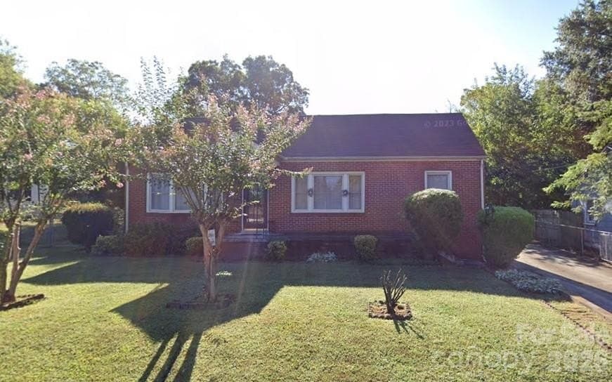 3 bedroom house for sale at 1050 3rd Street Dr NE Hickory 28601 - $140,000