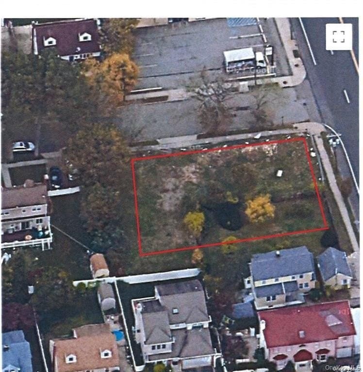 land for sale at 847 Willis Ave Albertson - $950,000
