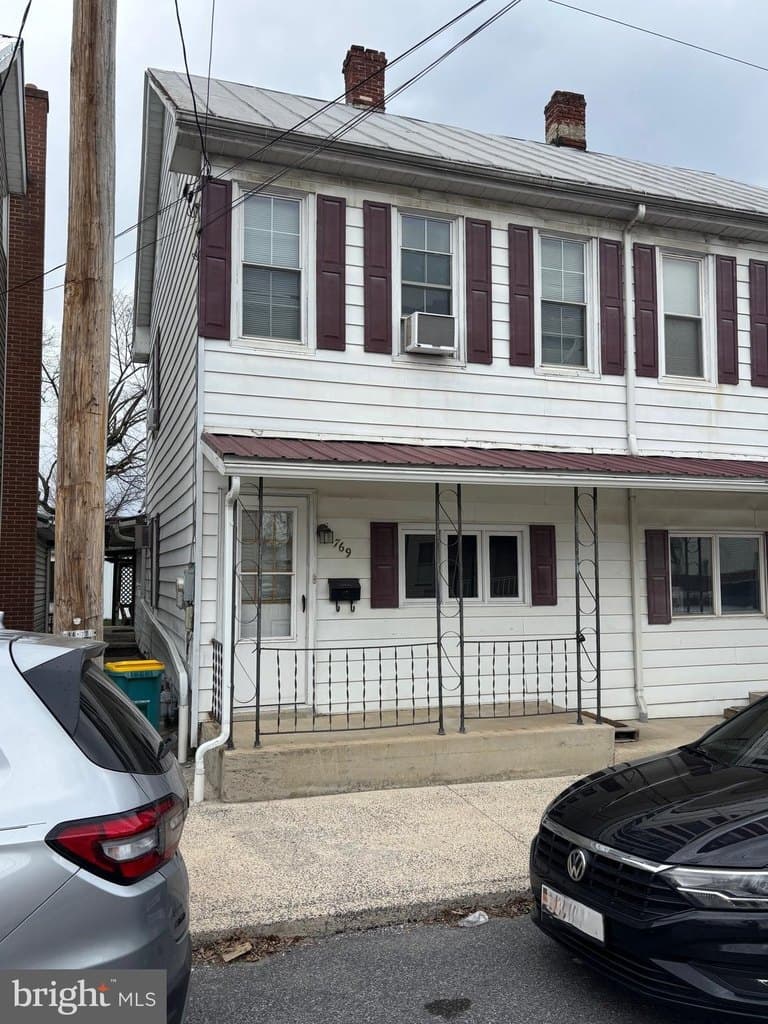 3 bedroom townhouse for sale at 769 Fairground Ave Chambersburg - $179,900
