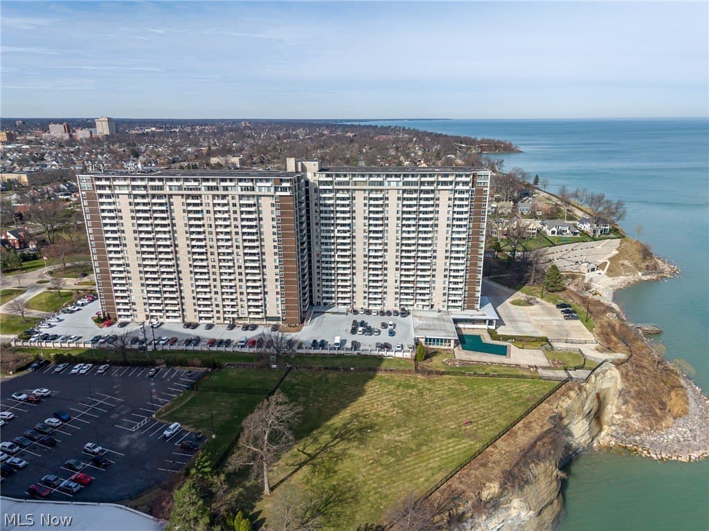 1 bedroom condo for sale at 12900 Lake Ave Apt 2005 Lakewood 44107 - $210,000
