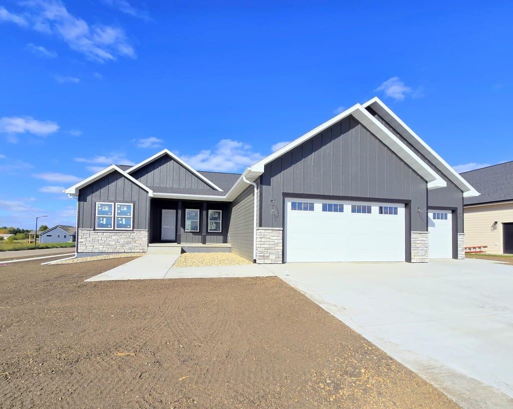 5 bedroom house for sale at 1028 Steamboat Trl Brookings 57006 - $679,900
