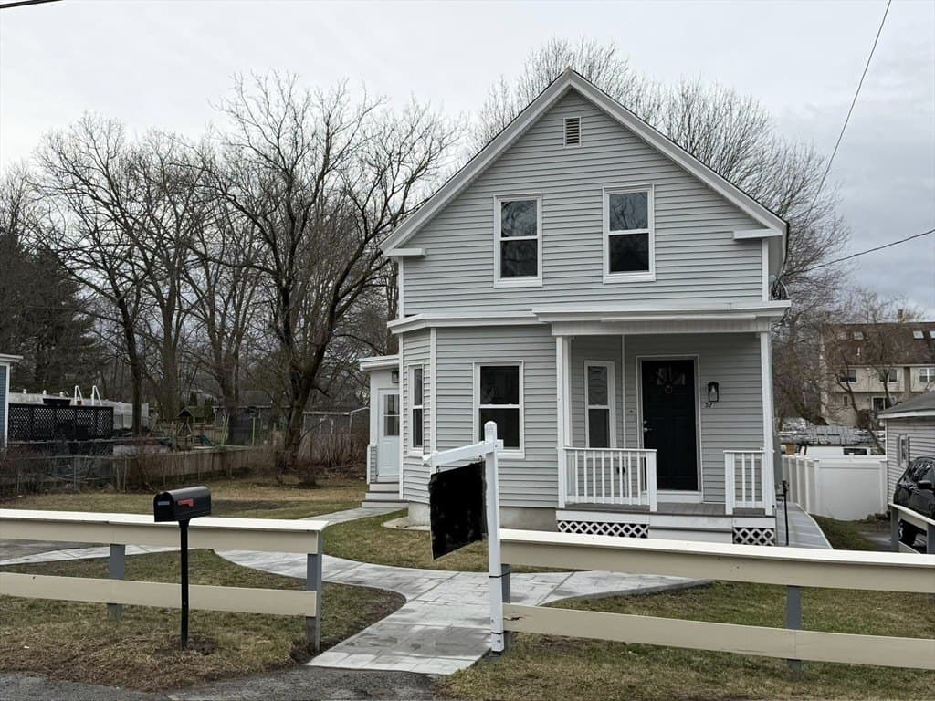 3 bedroom house for sale at 37 Stavely St Lowell 01852 - $589,900