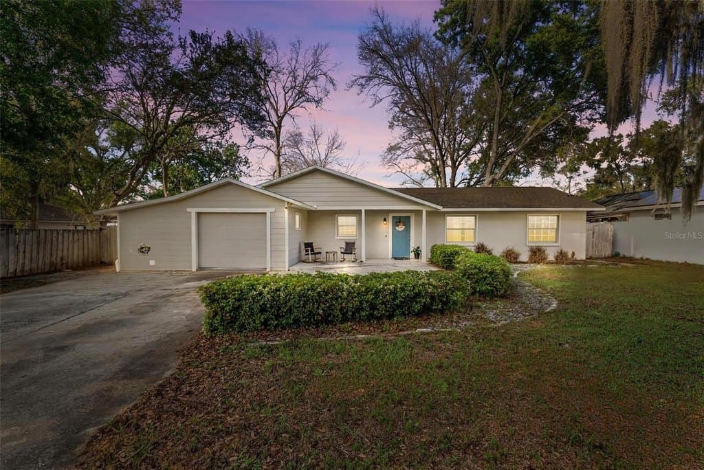 4 bedroom house for sale at 106 Portland St Eustis 32726 - $359,000