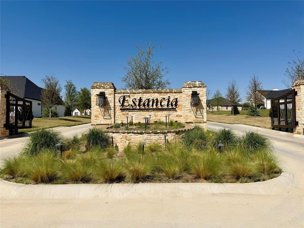 land for sale at 2012 Vaquero Dr Weatherford 76088 - $159,999