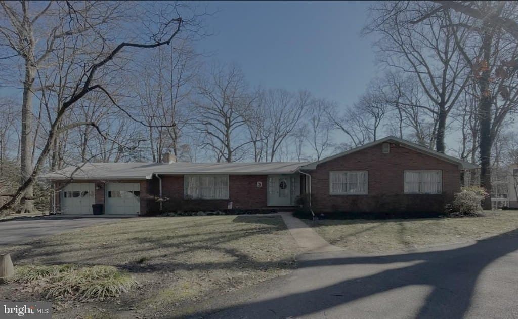 3 bedroom house for sale at 1013 Omar Dr Arden on the Severn - $1,100,000