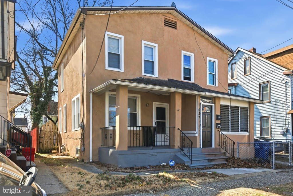 3 bedroom townhouse for sale at 637 Walton Ave Beverly - $230,000