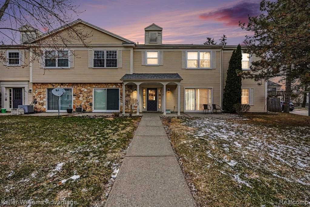 3 bedroom condo for sale at 833 Bloomfield Village Blvd Apt H Auburn Hills - $159,000