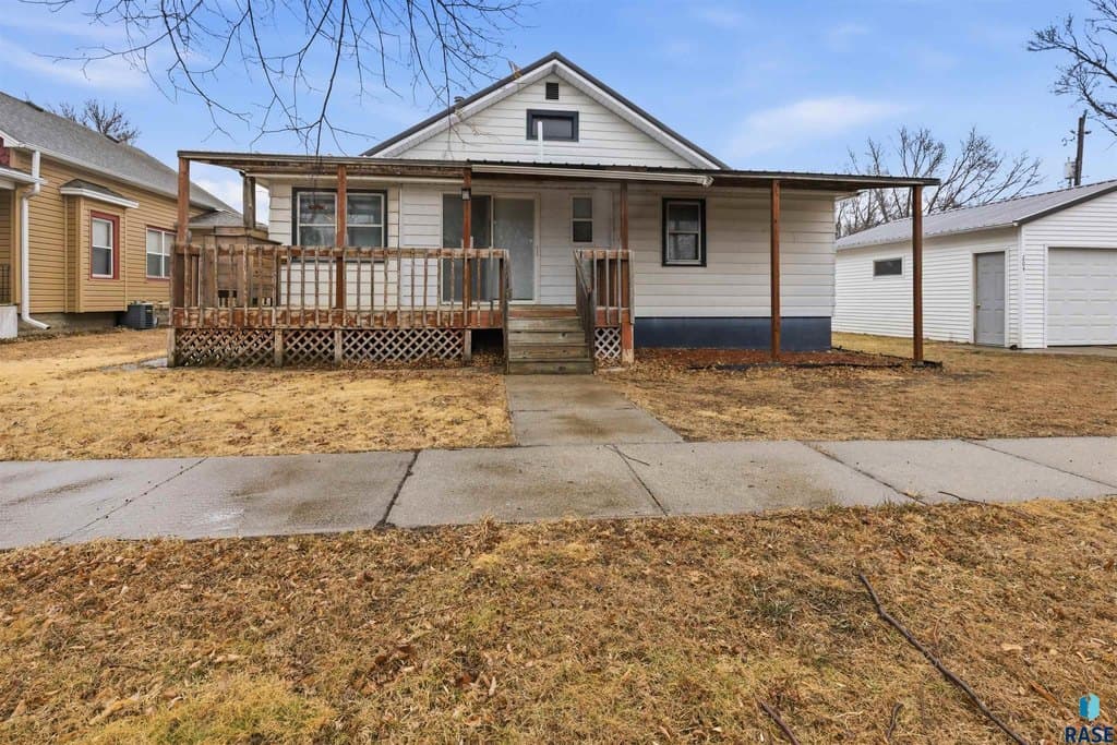 2 bedroom house for sale at 204 E 5th St Alcester - $179,900