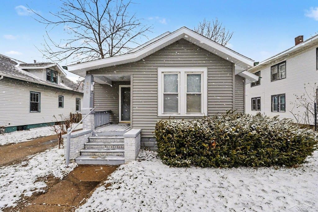 3 bedroom house for sale at 635 E Main St Benton Harbor - $159,900