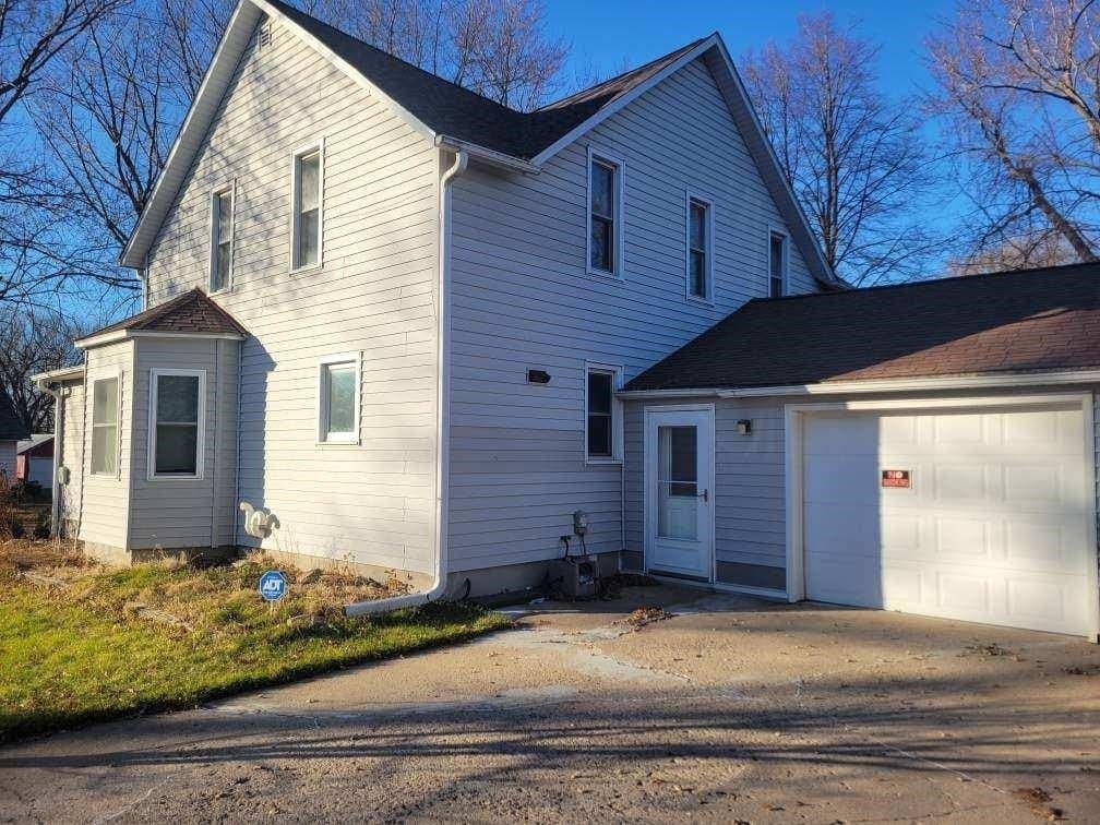 3 bedroom house for sale at 411 Center St S Ceylon - $185,000
