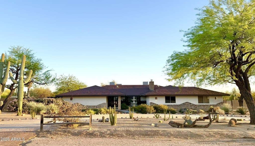 5 bedroom house for sale at 5911 E Peak View Rd Cave Creek - $1,150,000