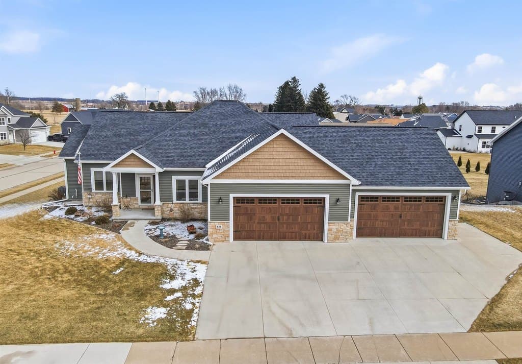 5 bedroom house for sale at 834 Evergreen Dr Brownsville - $589,900