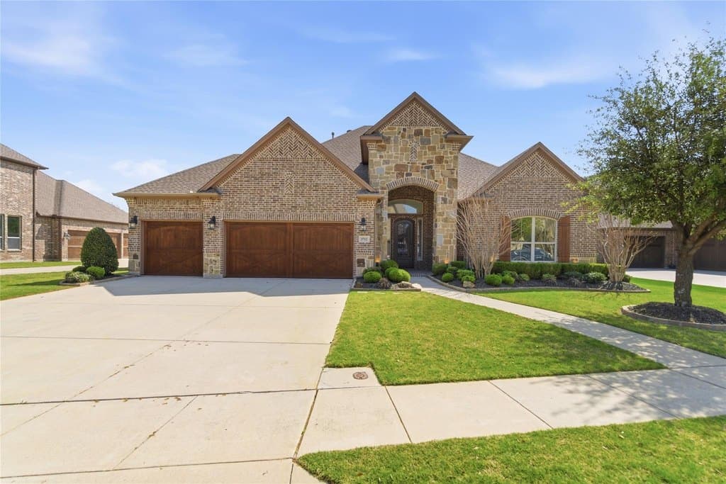 4 bedroom house for sale at 5712 Sicily Way Flower Mound 75028 - $769,942