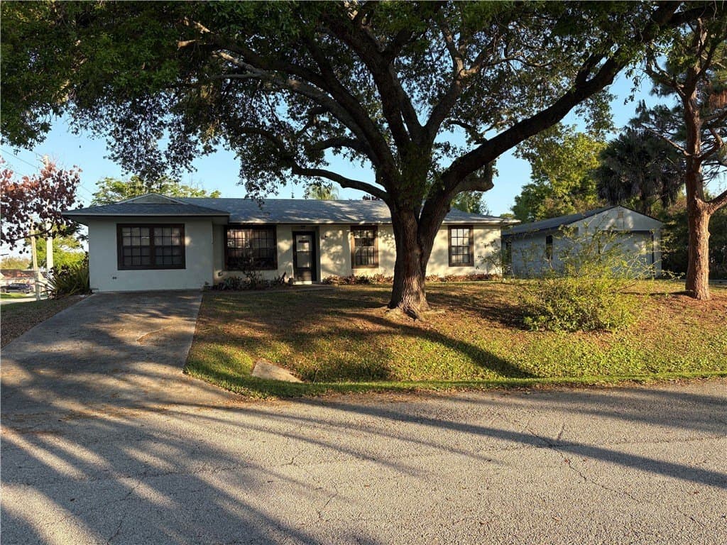 4 bedroom house for sale at 497 Bywood Ave Sebastian 32958 - $250,000