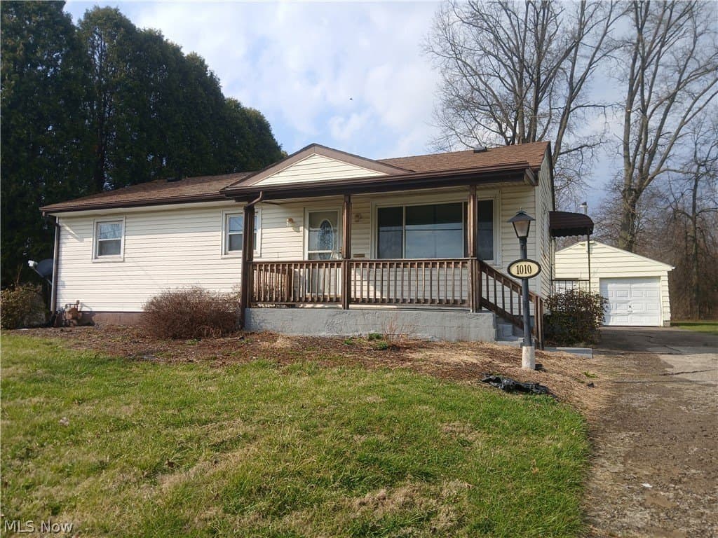 3 bedroom house for sale at 1010 Burlington St Youngstown - $169,900