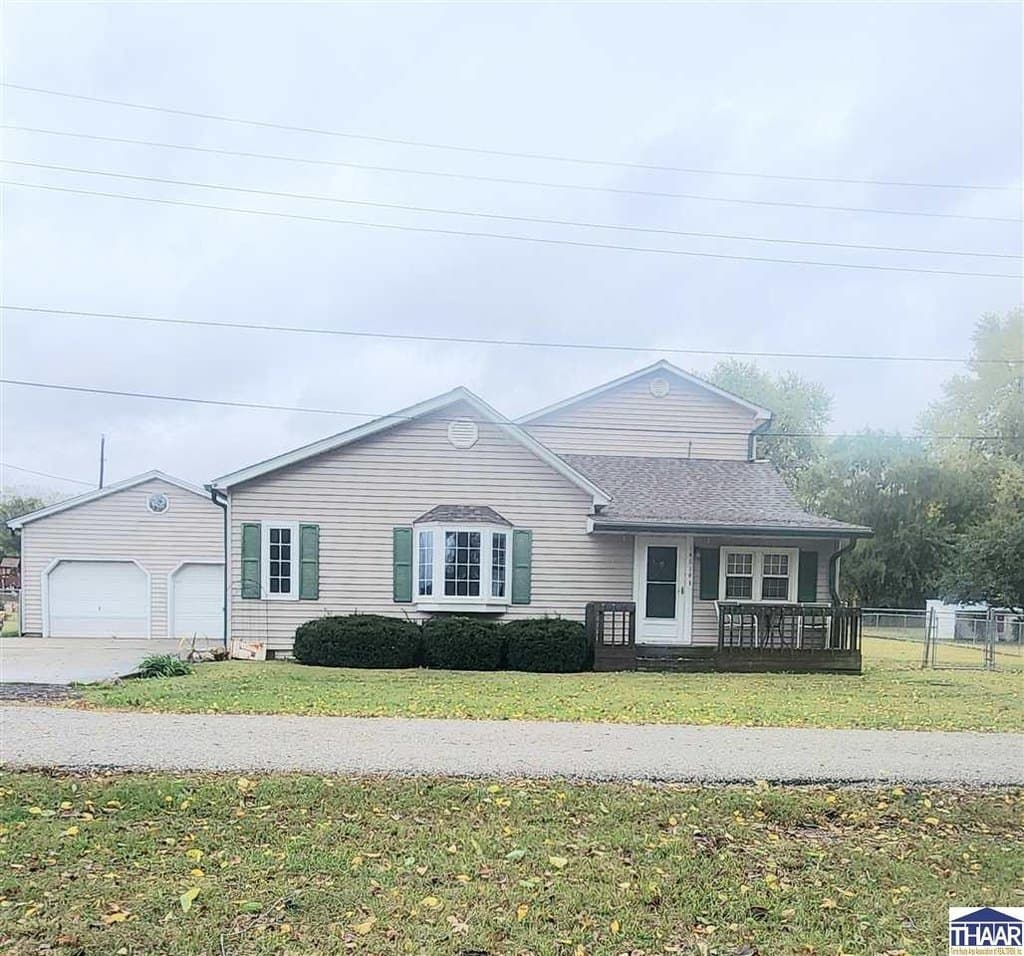 3 bedroom house for sale at 14614 S 4th Ave Blanford - $215,000