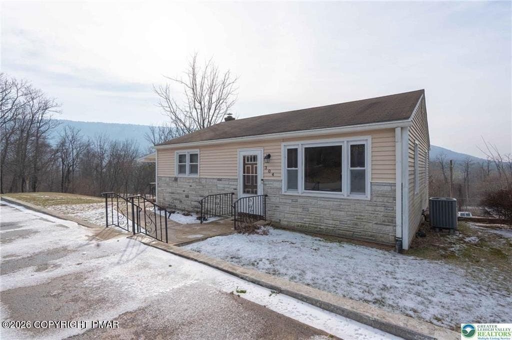 3 bedroom house for sale at 304 White Ln Bowmanstown - $219,900