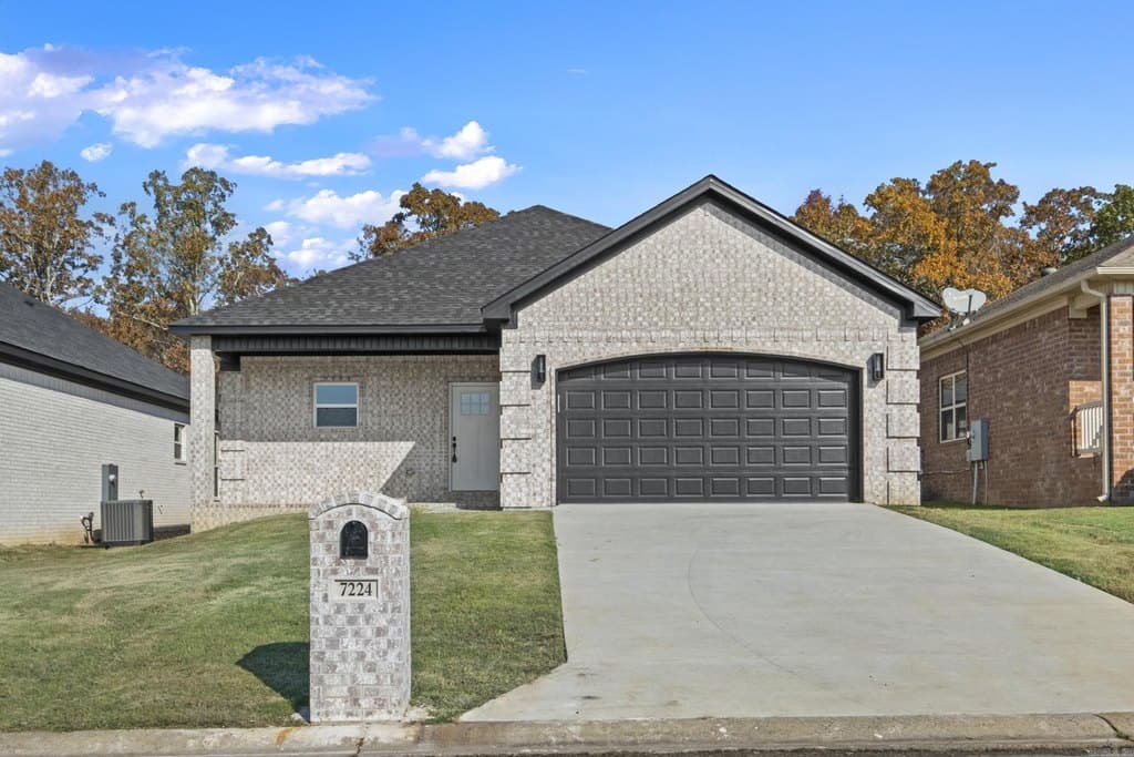 3 bedroom house for sale at 7224 Stonehenge Dr Sherwood 72120 - $322,850