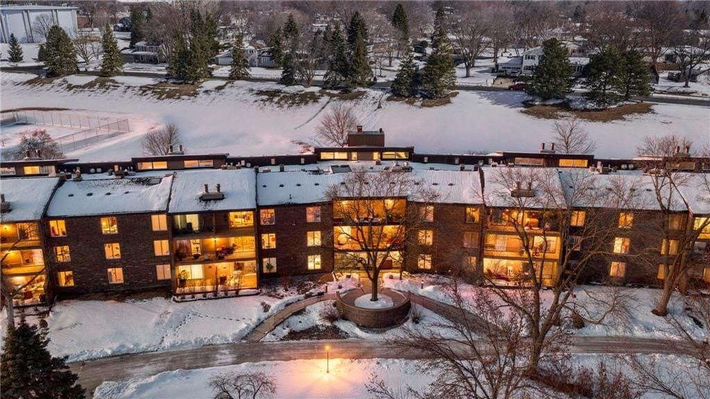 1 bedroom condo for sale at 5120 W 102nd St Apt 204 Bloomington 55437 - $150,000