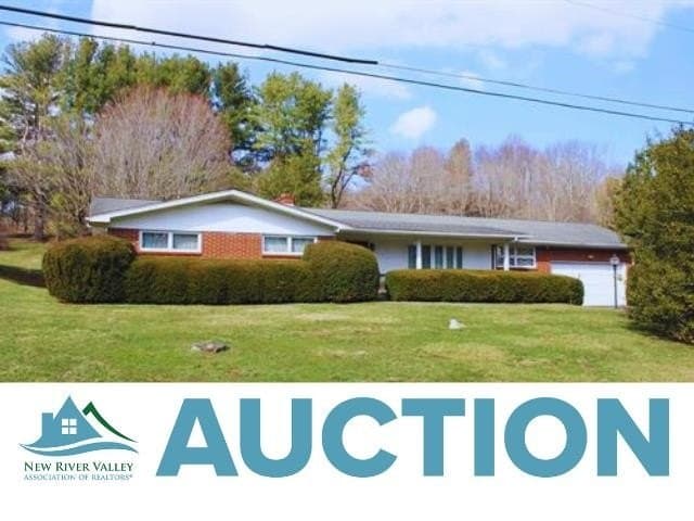 3 bedroom house for sale at 103 W Mountain View Ave Bluefield - $185,000