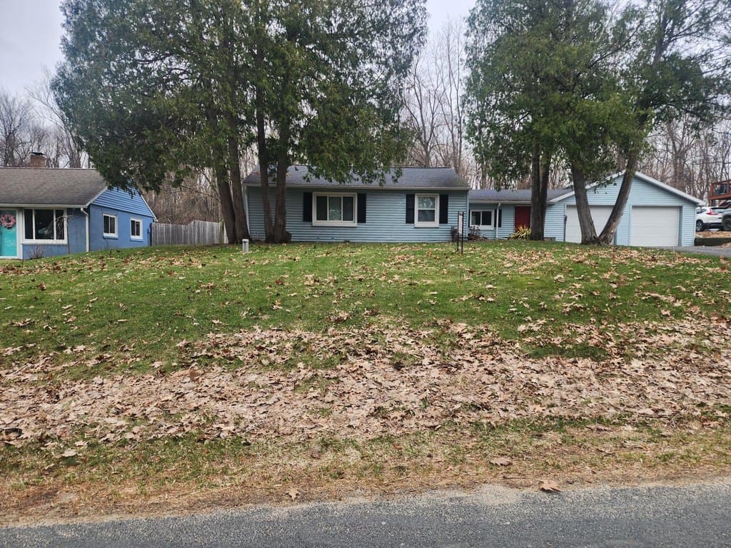 2 bedroom house for sale at 8778 E Gull Lake Dr Augusta - $190,000