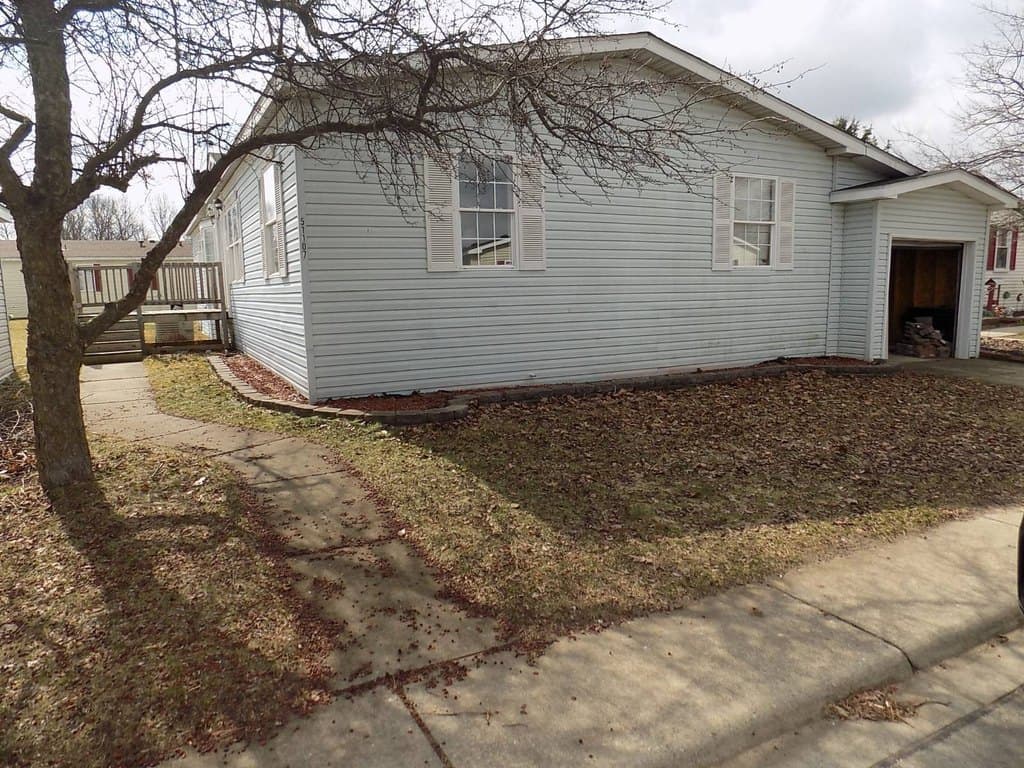 3 bedroom mobile home for sale at 51107 Colony Ln Belleville - $34,900