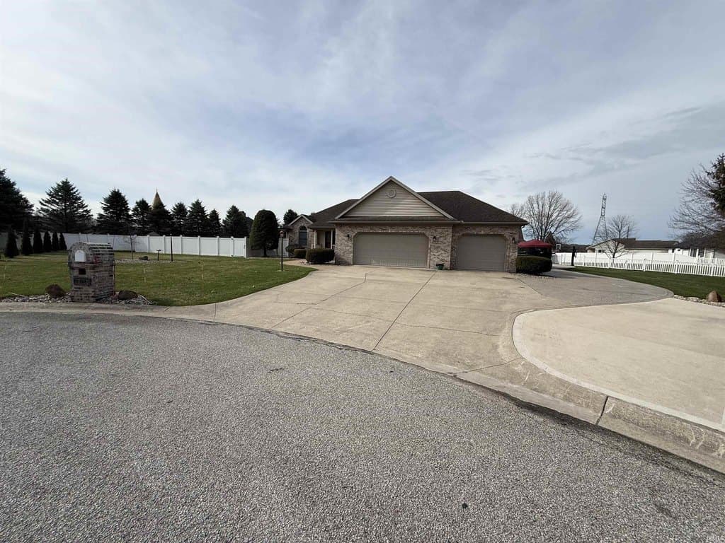 4 bedroom house for sale at 53628 Bluebird Rdg Bristol - $549,000