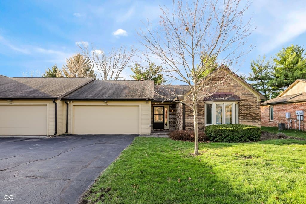 2 bedroom house for sale at 1671 Cloister Dr Indianapolis - $289,900