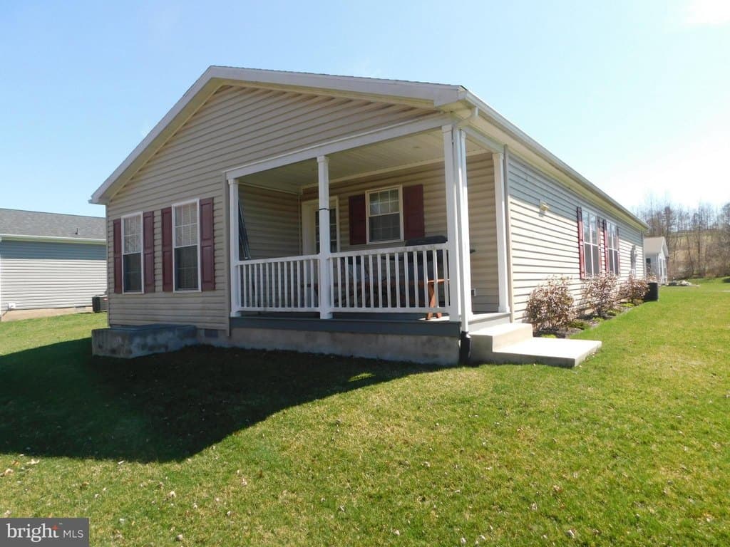 2 bedroom mobile home for sale at 31 Sandpiper Dr Bechtelsville - $250,000
