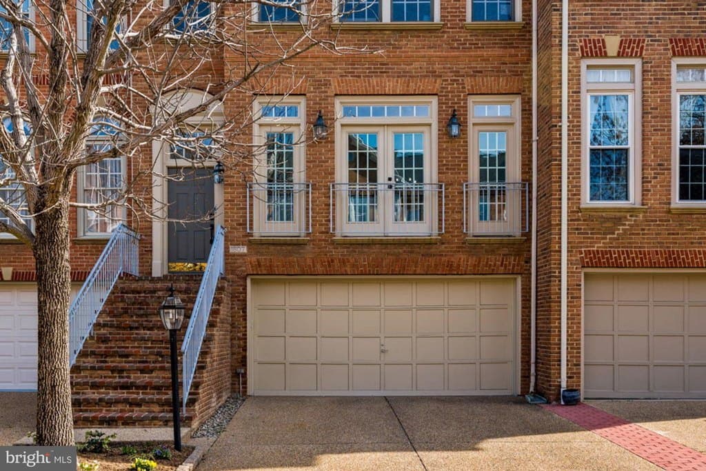3 bedroom townhouse for sale at 1807 Brentridge St Vienna 22182 - $1,100,000