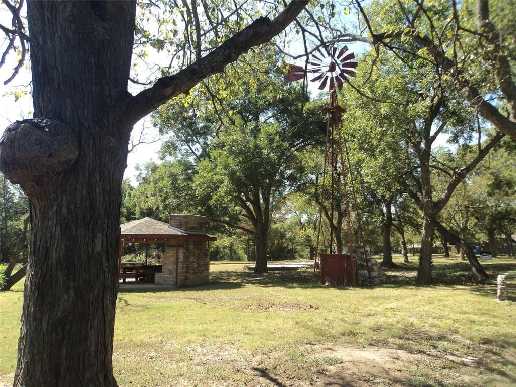 land for sale at 450 County Road 4225 Bonham - $150,000