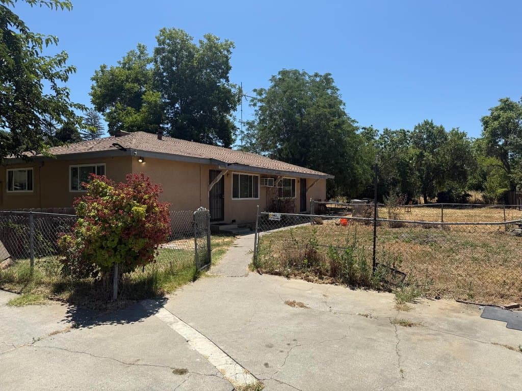 7 bedroom multi-family for sale at 2660 19th Ave Sacramento - $829,000