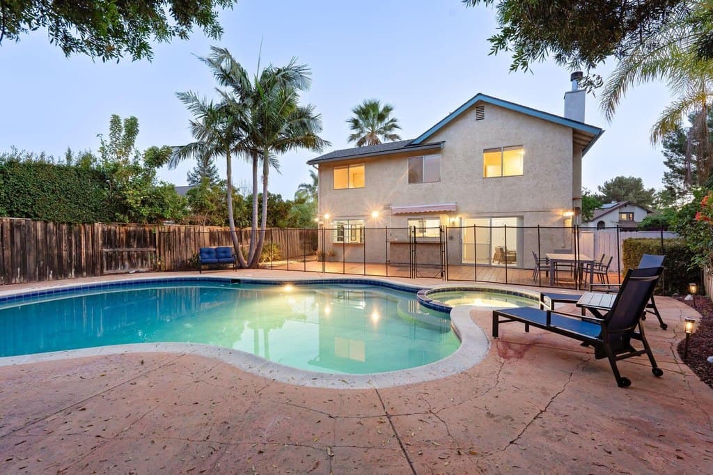 4 bedroom house for sale at 1689 Amador Ln Thousand Oaks 91320 - $965,000