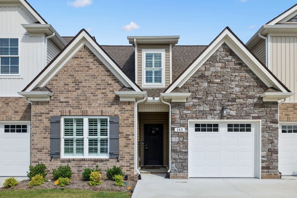 3 bedroom townhouse for sale at 143 Creek Wood Rd Manchester 37355 - $302,500