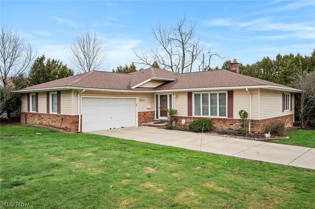 3 bedroom house for sale at 2619 S Green Rd Beachwood - $399,000
