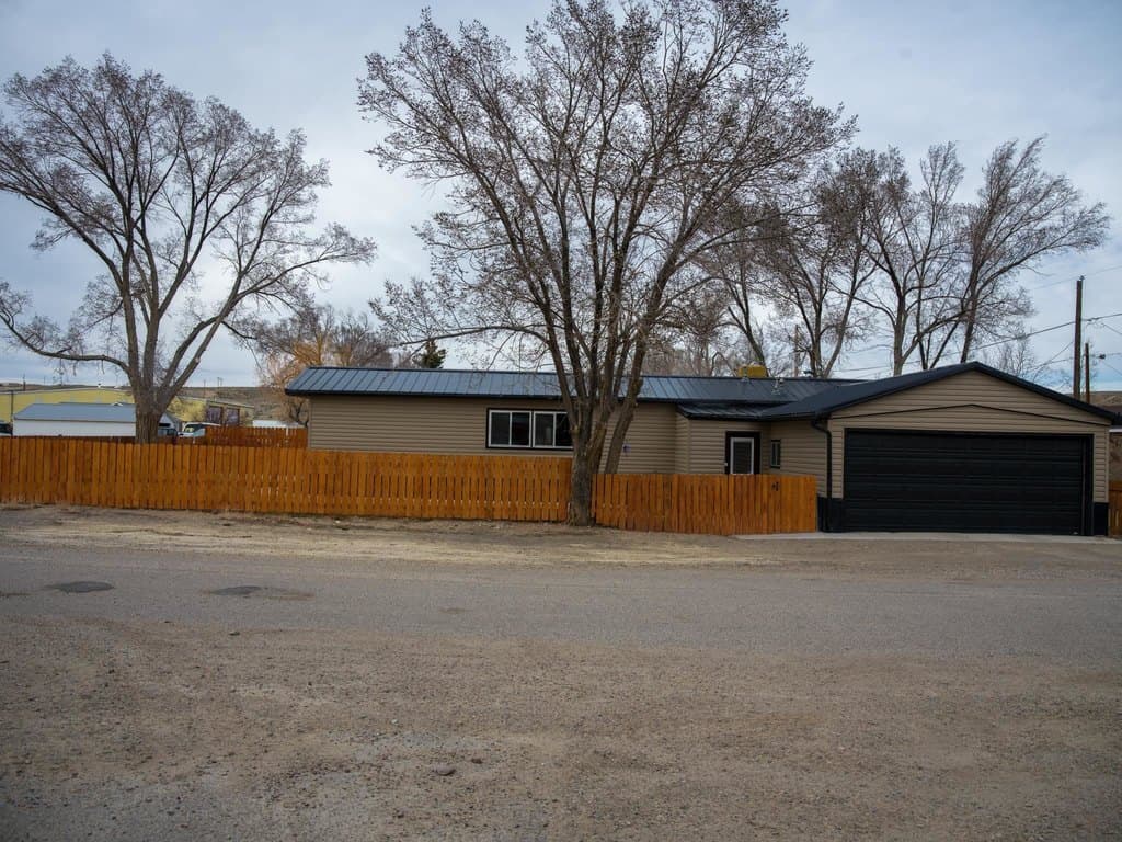 2 bedroom mobile home for sale at 585 Highland Ave Green River 82935 - $219,000