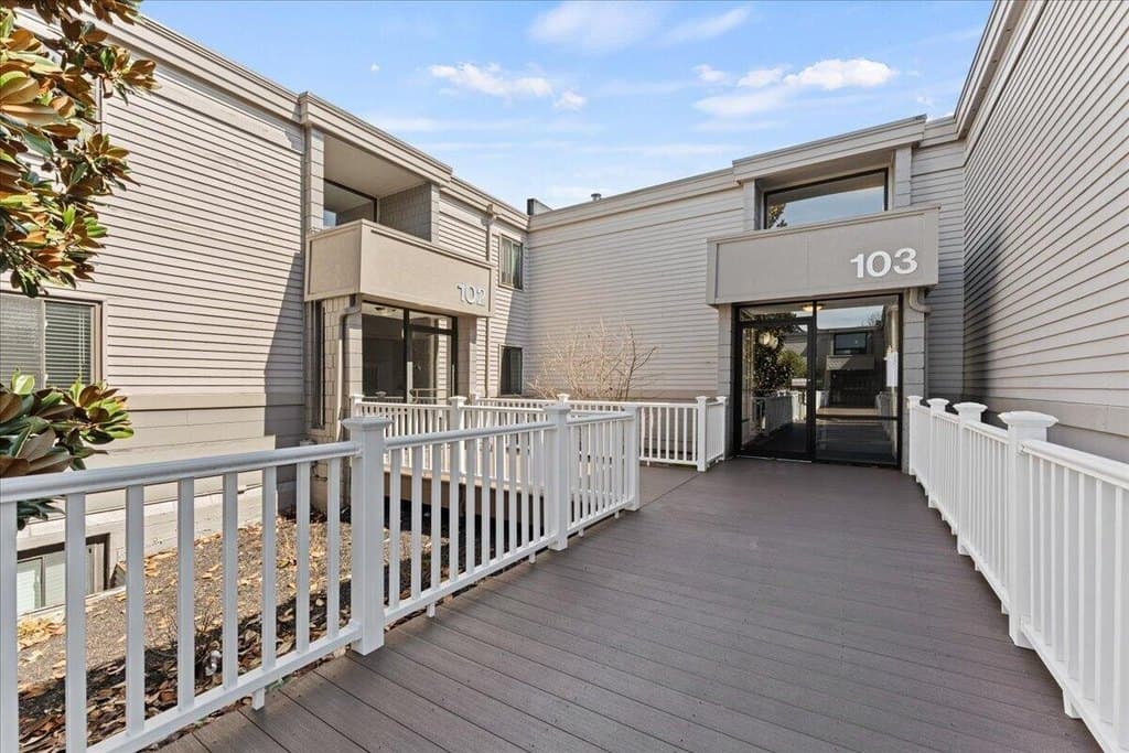2 bedroom condo for sale at 102 Winding Way Unit A Covington 41011 - $215,000